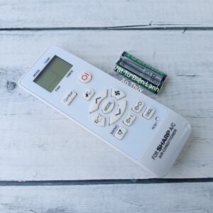 Remote Máy Lạnh SHARP Chiếc Lá Có Nút Comfort Màu Trắng - Tặng Kèm Pin Hàng Hãng