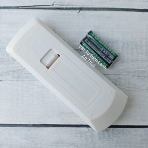 Remote Máy Lạnh DAIKIN Dài Nút Nguồn Xanh Nhạt - Tặng Kèm Pin Hàng Hãng