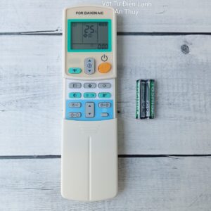 Remote Máy Lạnh DAIKIN Viền Xanh 1 Nút Xanh - Tặng Kèm Pin Hàng Hãng