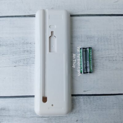 Remote Máy Lạnh TOSHIBA Trượt Trắng Dài - Tặng Kèm Pin Hàng Hãng