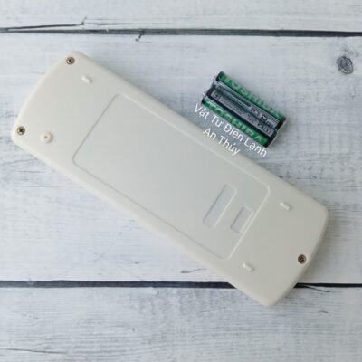 Remote Máy Lạnh DAIKIN Viền Đen 1 Nút Xanh - Tặng Kèm Pin Hàng Hãng