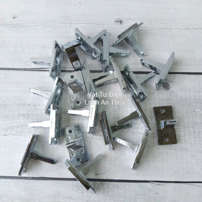 Chốt cửa máy giặt Aqua cửa ngang