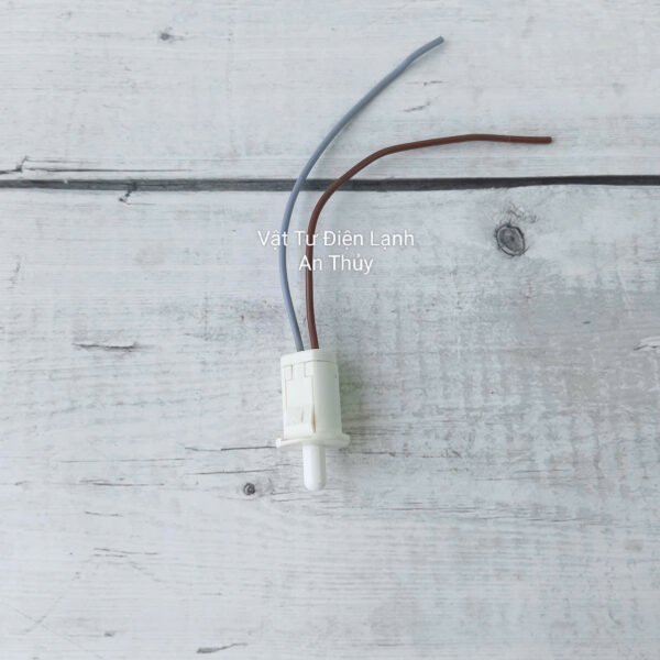 Công tắc cửa tủ lạnh 220V loại có dây