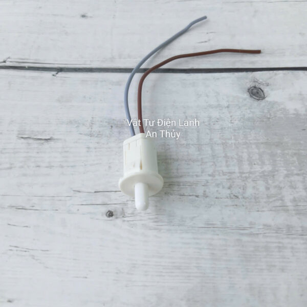 Công tắc cửa tủ lạnh 220V loại có dây