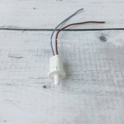 Công tắc cửa tủ lạnh 220V loại có dây