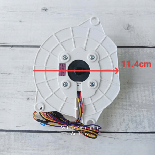 Quạt tủ lạnh LG 12V 4 dây 1A trắng tròn rắc cắm dẹp