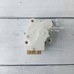 Xả máy giặt Panasonic, Lg 2 chân 220V cửa trên màu trắng