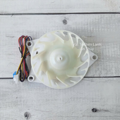 Quạt tủ lạnh LG 12V 4 dây 1A trắng tròn rắc cắm dẹp