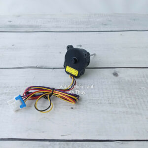 Quạt tủ lạnh LG 12V 4 dây 1A trục dài 4.5cm màu đen rắc cắm dẹp