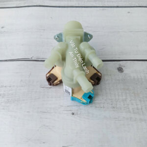 Van cấp nước máy giặt Electrolux 3 cổng 220V chân chéo (Zắc Cắm To)