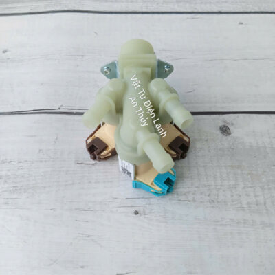 Van cấp nước máy giặt Electrolux 3 cổng 220V chân chéo (Zắc Cắm To)