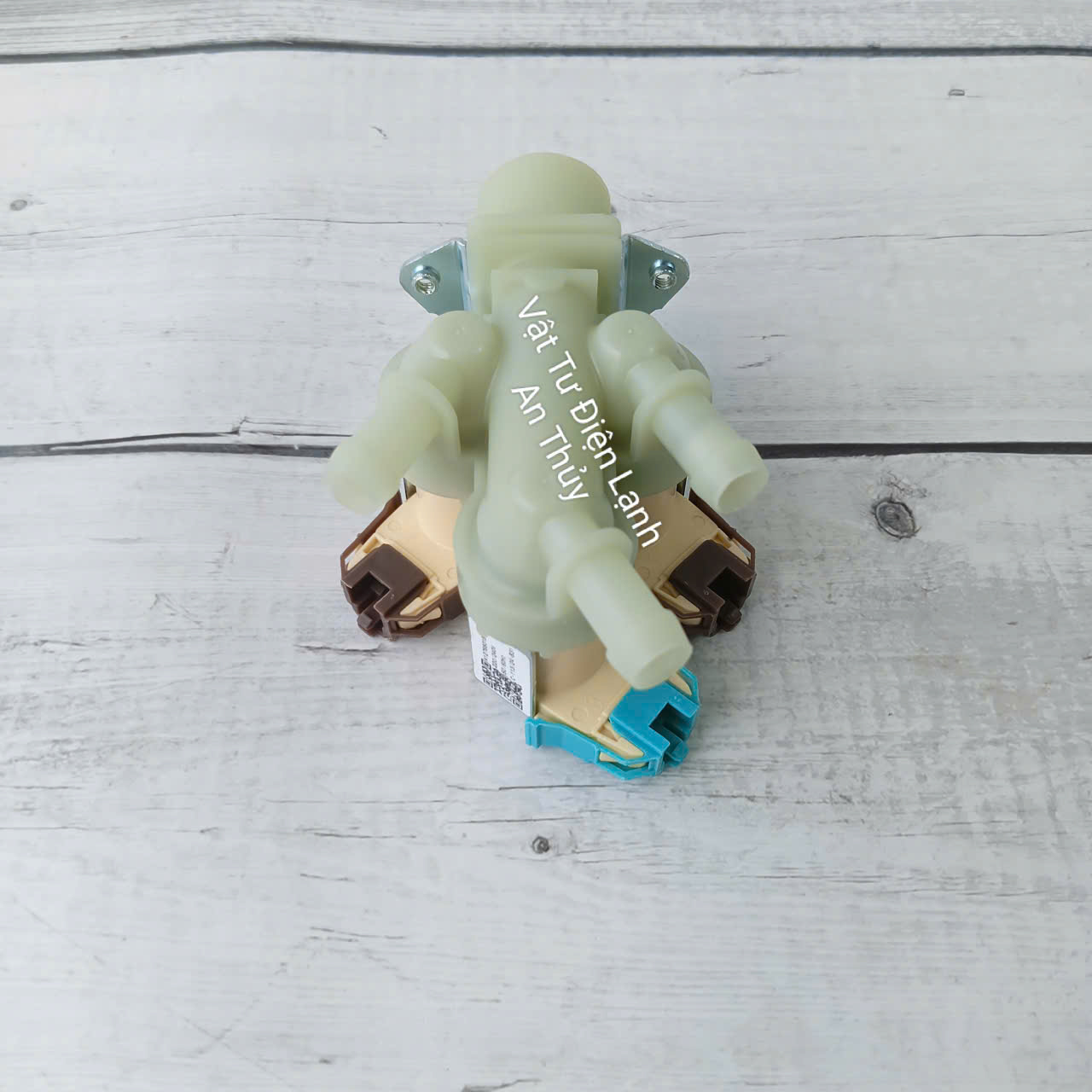 Van cấp nước máy giặt Electrolux 3 cổng 220V chân chéo (Zắc Cắm To) Van cấp nước máy giặt Electrolux 3 cổng 220V chân chéo (Zắc Cắm To)