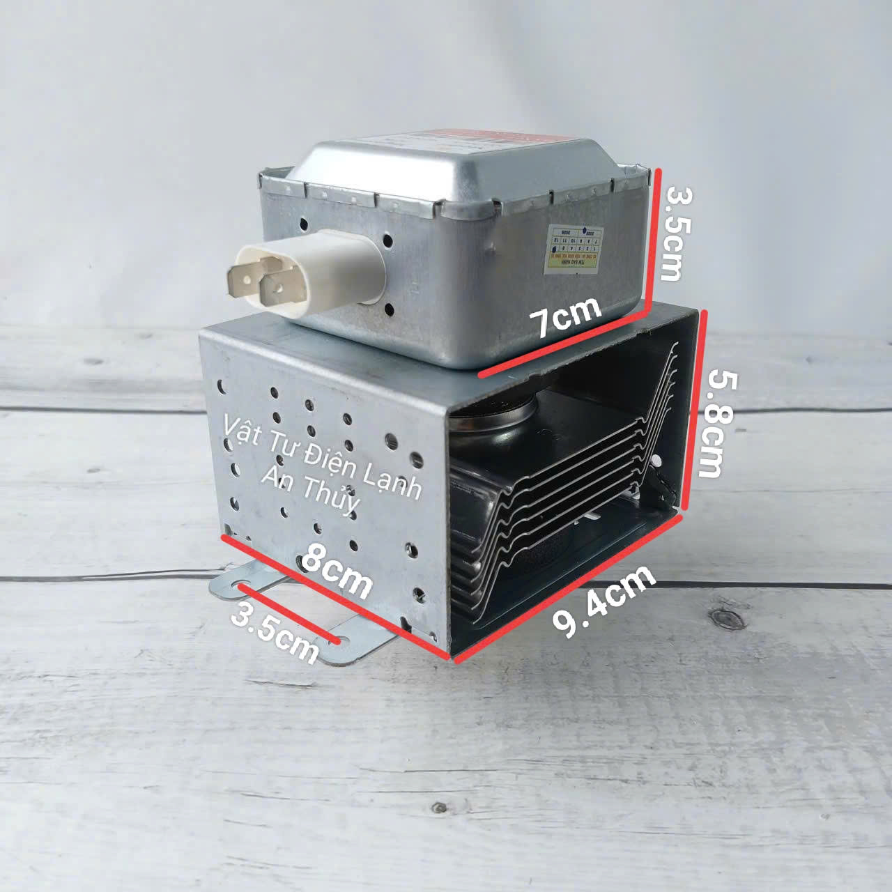 Đèn lò vi sóng chân rời - cùng hướng rắc cắm - khác hướng sóng ( 6 sóng ) 220V ( 319K ) Đèn lò vi sóng chân rời - cùng hướng rắc cắm - khác hướng sóng ( 6 sóng ) 220V ( 319K )