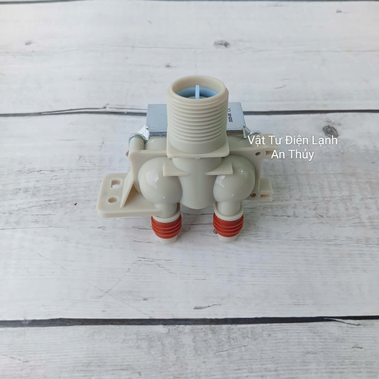 Van cấp nước máy giặt LG 2 cổng 12V có tai Van cấp nước máy giặt LG 2 cổng 12V có tai