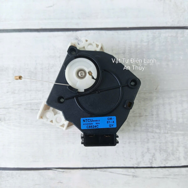 Xả máy giặt Toshiba 2 chân 220V kéo cáp đen trắng hàng tốt V0203D GY