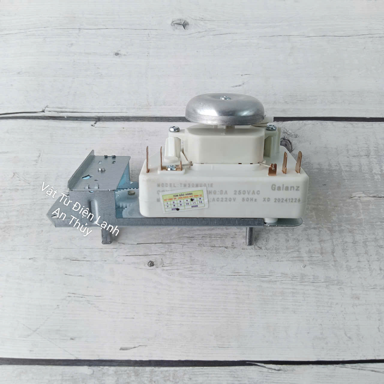 Đồng hồ lò vi sóng 4 chân không nướng 220V Model: TM30MU01E Đồng hồ lò vi sóng 4 chân không nướng 220V Model: TM30MU01E