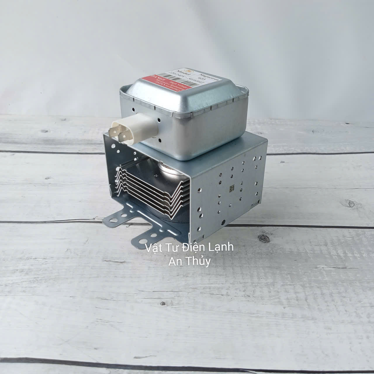 Đèn lò vi sóng chân rời - cùng hướng rắc cắm và hướng sóng ( 6 sóng ) 220V ( 623 ) Đèn lò vi sóng chân rời - cùng hướng rắc cắm và hướng sóng ( 6 sóng ) 220V ( 623 )