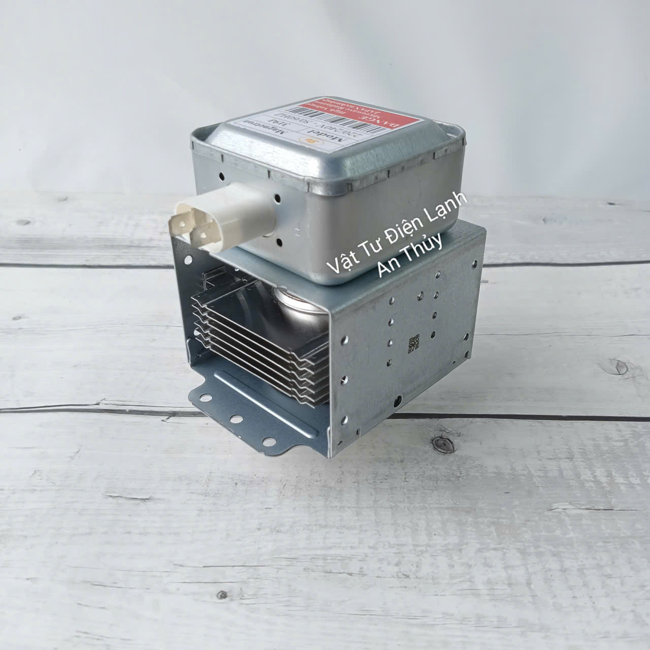 Đèn lò vi sóng nhỏ chân liền - cùng hướng rắc cắm - và hướng sóng ( 6 sóng ) 220V ( 319J ) Đèn lò vi sóng nhỏ chân liền - cùng hướng rắc cắm - và hướng sóng ( 6 sóng ) 220V ( 319J )