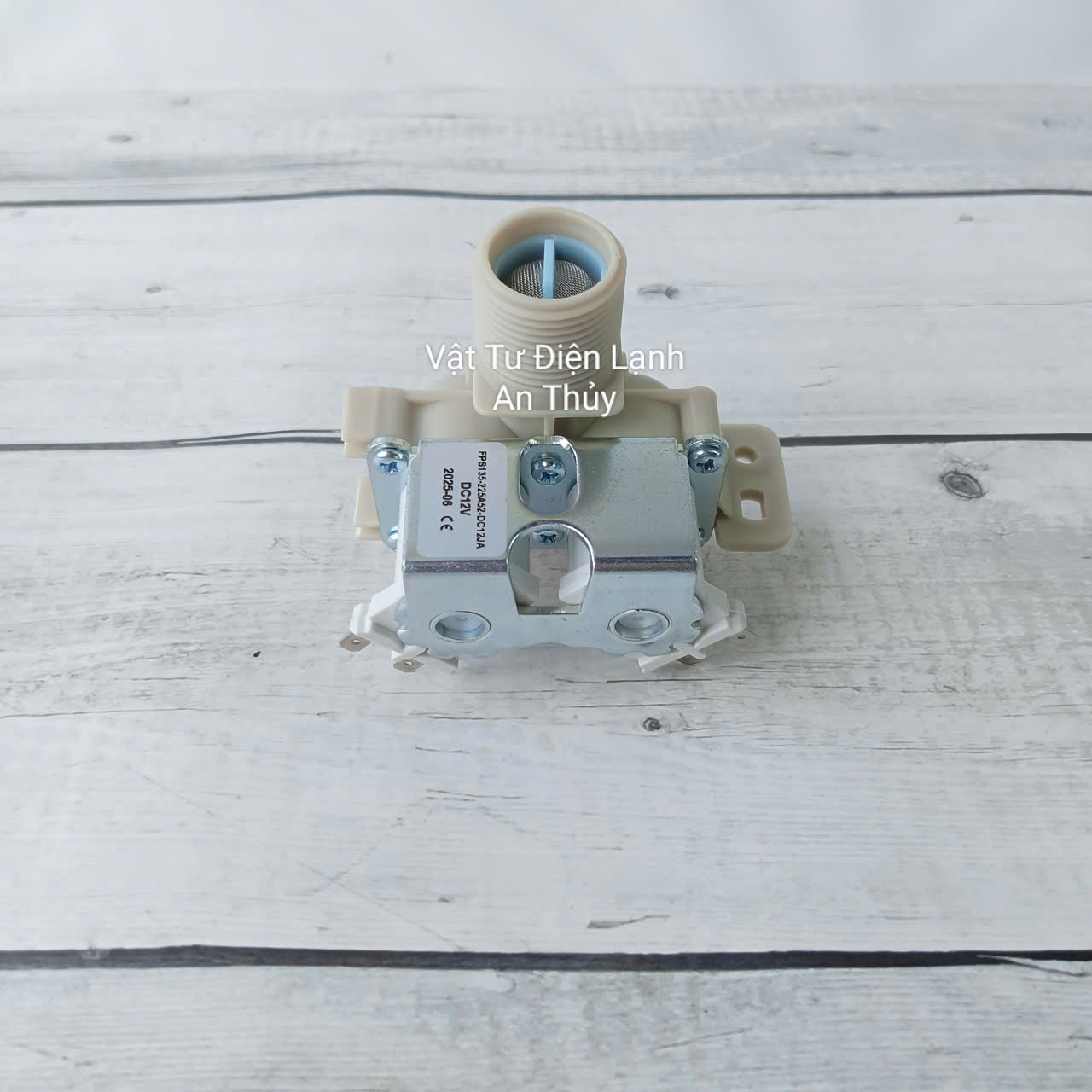 Van cấp nước máy giặt LG 2 cổng 12V có tai Van cấp nước máy giặt LG 2 cổng 12V có tai