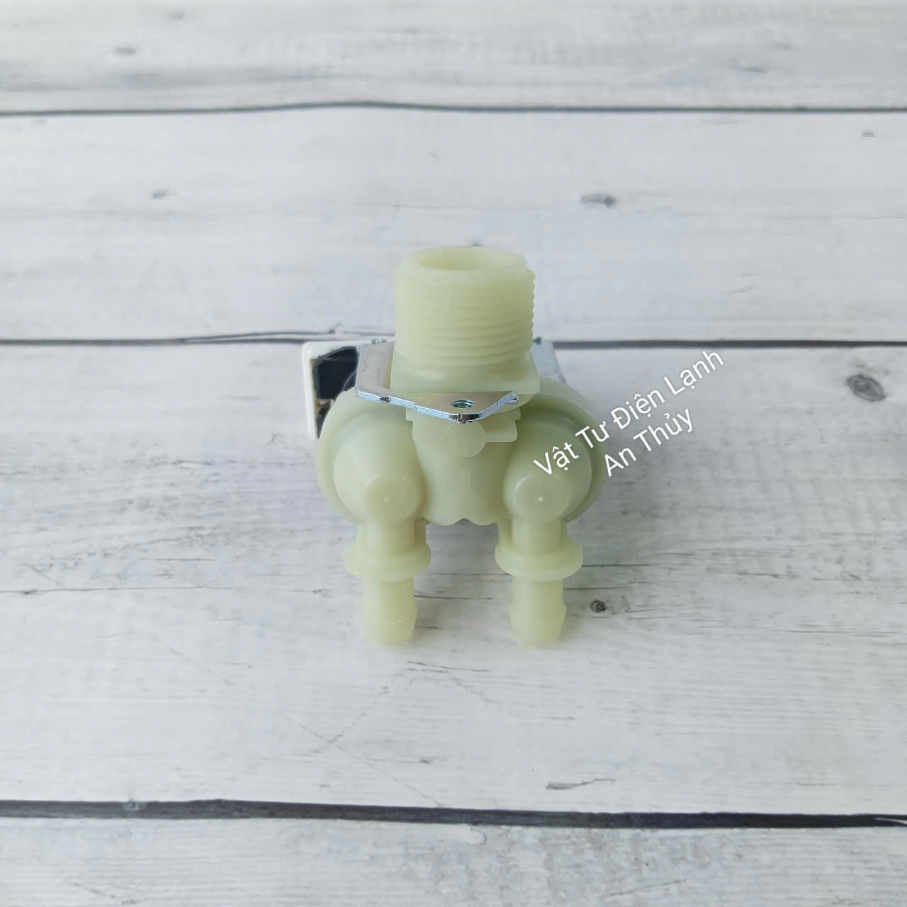 Van cấp nước máy giặt Aqua 2 cổng 220V kèm tấm cảm biến màu trắng Van cấp nước máy giặt Aqua 2 cổng 220V kèm tấm cảm biến màu trắng