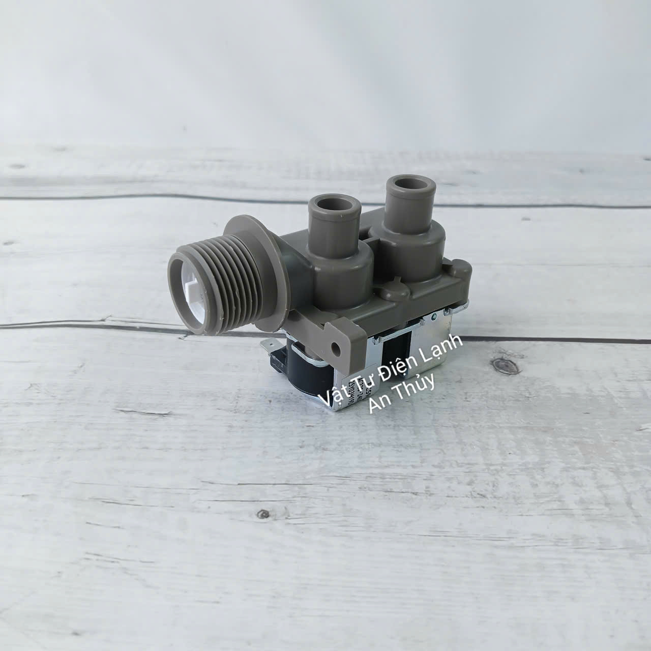 Van cấp nước máy giặt Panasonic 2 cổng 220V thẳng Van cấp nước máy giặt Panasonic 2 cổng 220V thẳng