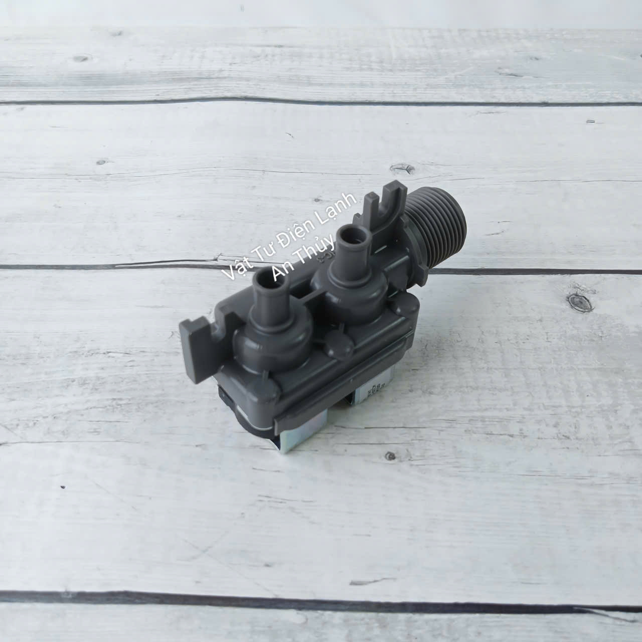 Van cấp nước máy giặt Sanyo 2 cổng 220V thẳng Van cấp nước máy giặt Sanyo 2 cổng 220V thẳng