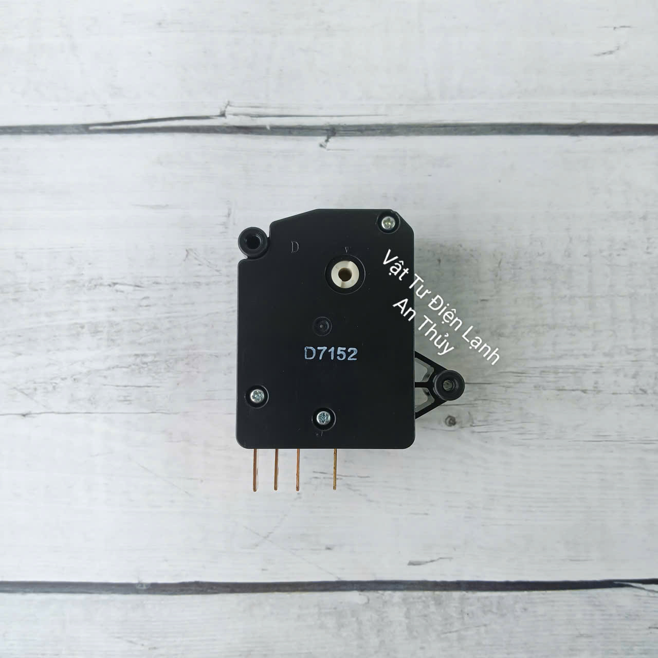 Đồng hồ Time tủ lạnh Toshiba màu đen Đồng hồ Time tủ lạnh Toshiba màu đen