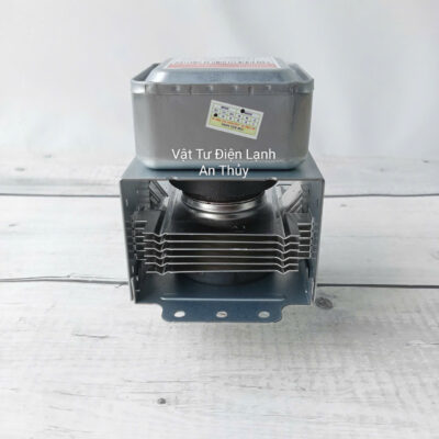 Đèn lò vi sóng nhỏ chân liền - cùng hướng rắc cắm - và hướng sóng ( 6 sóng ) 220V ( 319J )