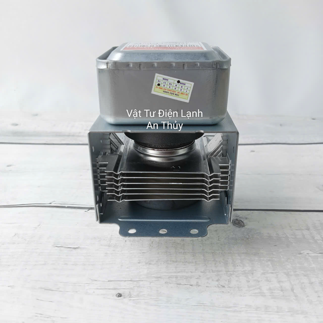 Đèn lò vi sóng nhỏ chân liền - cùng hướng rắc cắm - và hướng sóng ( 6 sóng ) 220V ( 319J ) Đèn lò vi sóng nhỏ chân liền - cùng hướng rắc cắm - và hướng sóng ( 6 sóng ) 220V ( 319J )