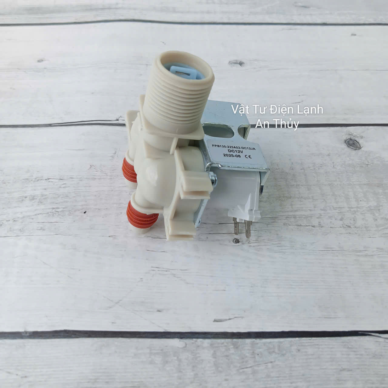 Van cấp nước máy giặt LG 2 cổng 12V có tai Van cấp nước máy giặt LG 2 cổng 12V có tai