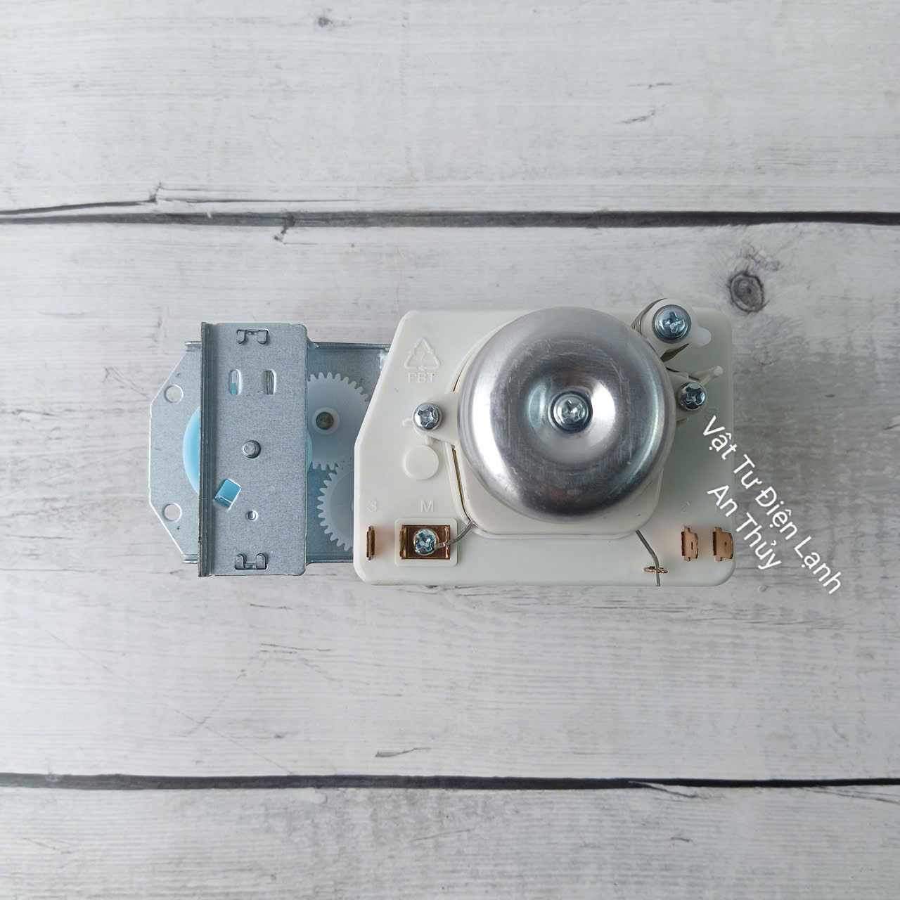 Đồng hồ lò vi sóng 4 chân không nướng 220V Model: TM30MU01E Đồng hồ lò vi sóng 4 chân không nướng 220V Model: TM30MU01E